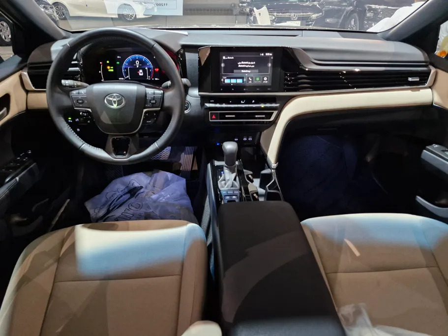 تويوتا كامري E Plus HEV 2025 