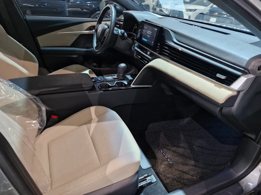 تويوتا كامري E Plus HEV 2025 