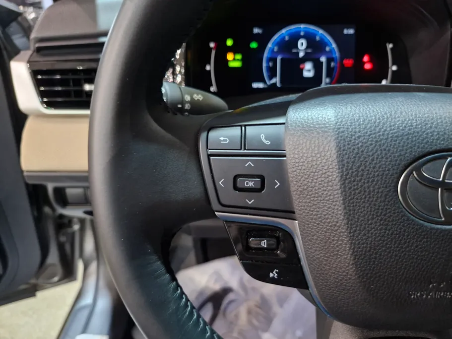 تويوتا كامري E Plus HEV 2025 