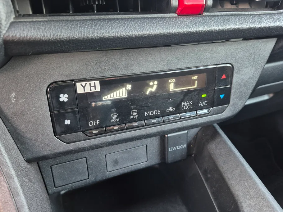 2024 Toyota Yaris  Y