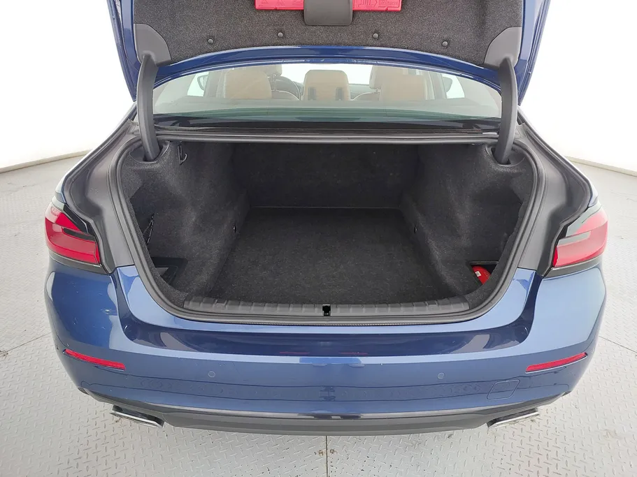 بي ام دبليو الفئة الخامسة 520i 2023