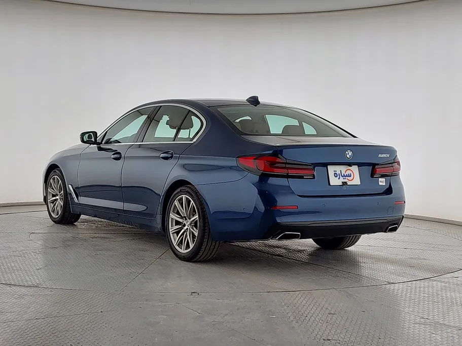 بي ام دبليو الفئة الخامسة 520i 2023