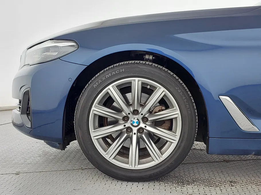 بي ام دبليو الفئة الخامسة 520i 2023