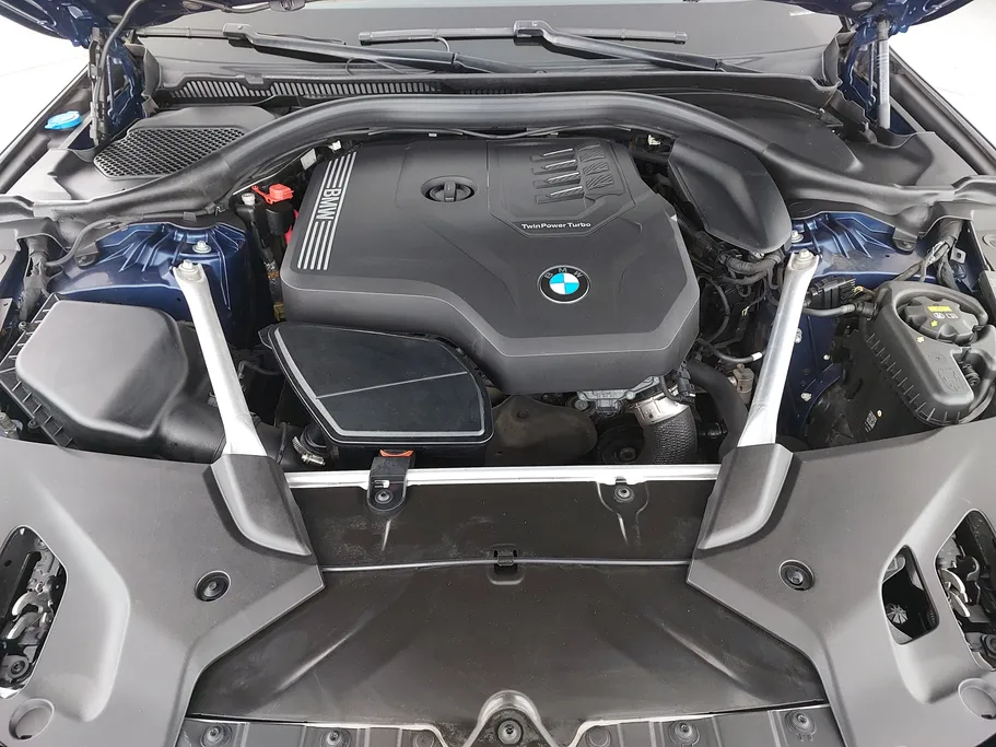 بي ام دبليو الفئة الخامسة 520i 2023