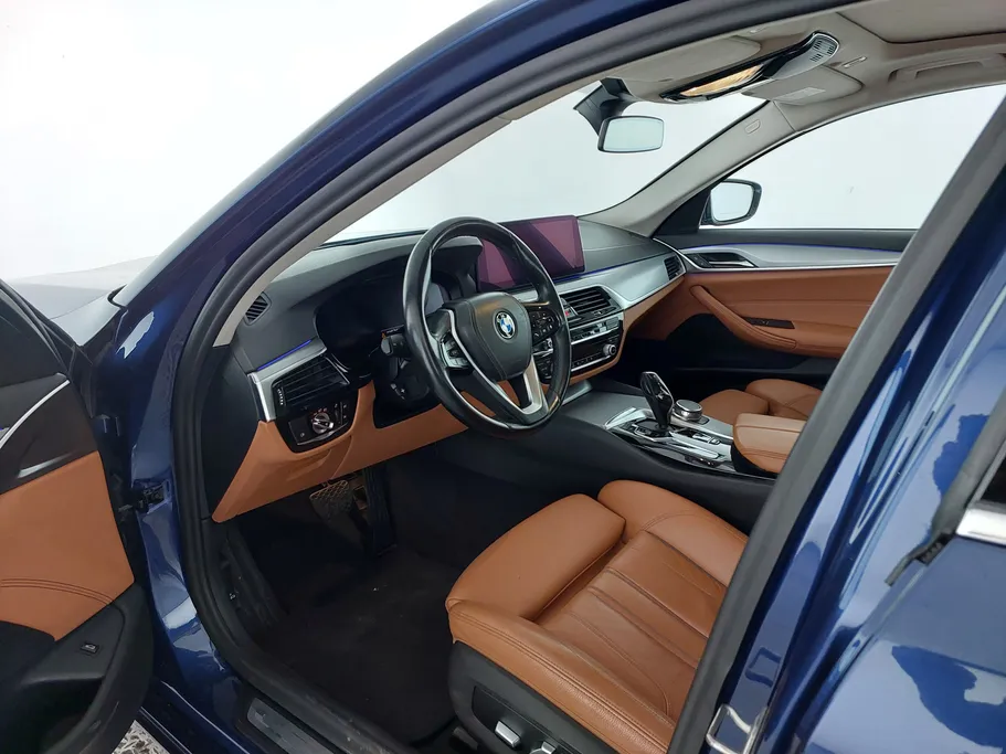 بي ام دبليو الفئة الخامسة 520i 2023