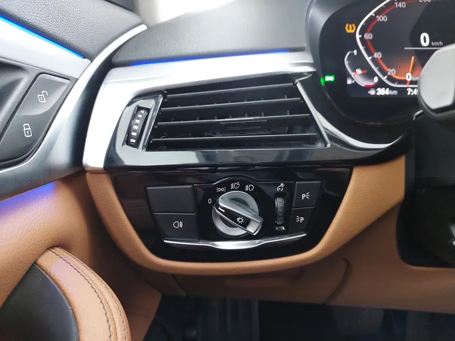 بي ام دبليو الفئة الخامسة 520i 2023