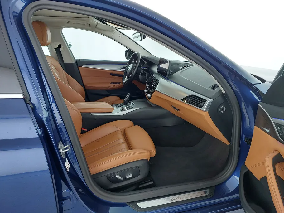 بي ام دبليو الفئة الخامسة 520i 2023