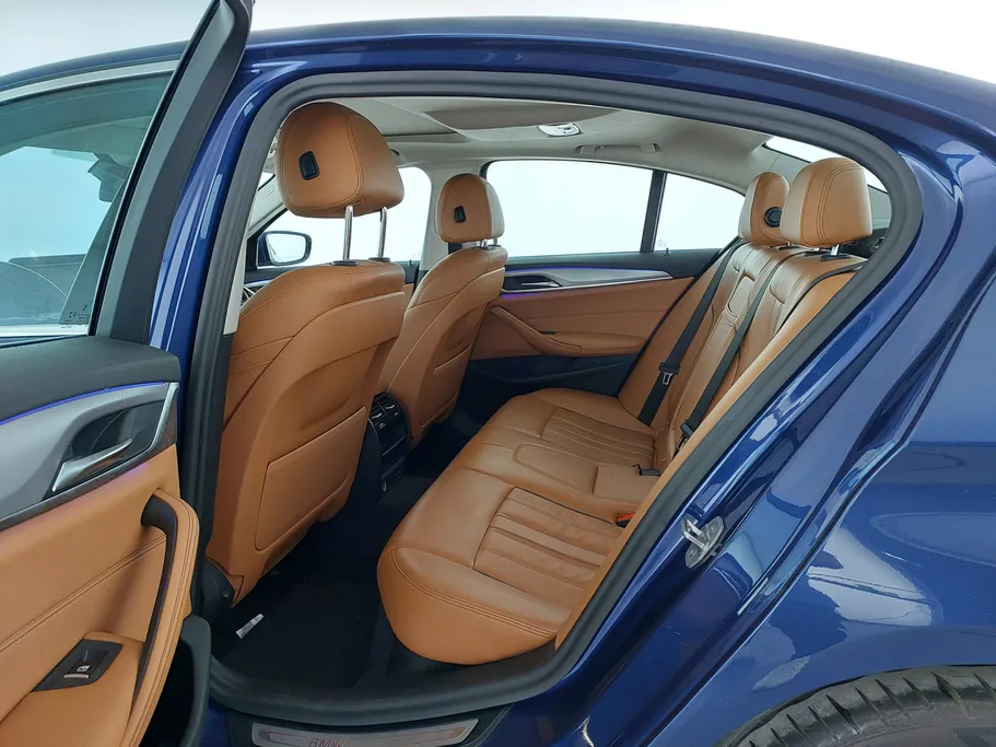 بي ام دبليو الفئة الخامسة 520i 2023