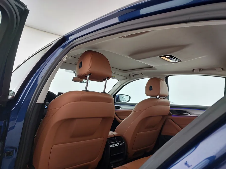 بي ام دبليو الفئة الخامسة 520i 2023