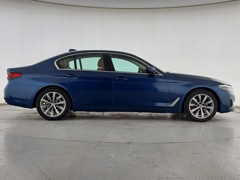 بي ام دبليو الفئة الخامسة 520i 2023