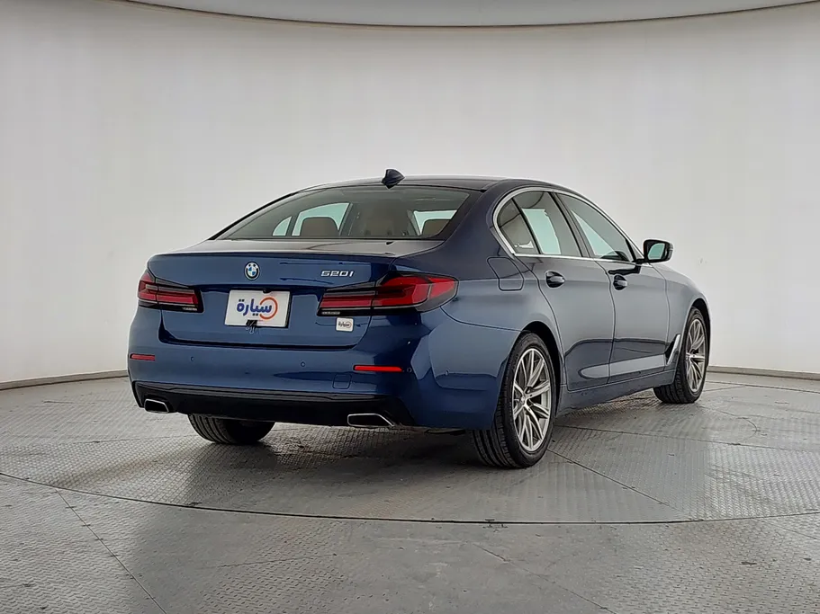 بي ام دبليو الفئة الخامسة 520i 2023