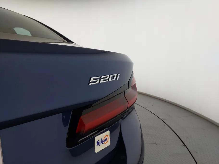 بي ام دبليو الفئة الخامسة 520i 2023