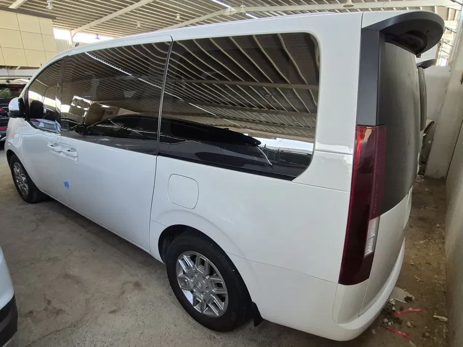 هيونداي ستاريا سمارت 11 مقاعد 2022 