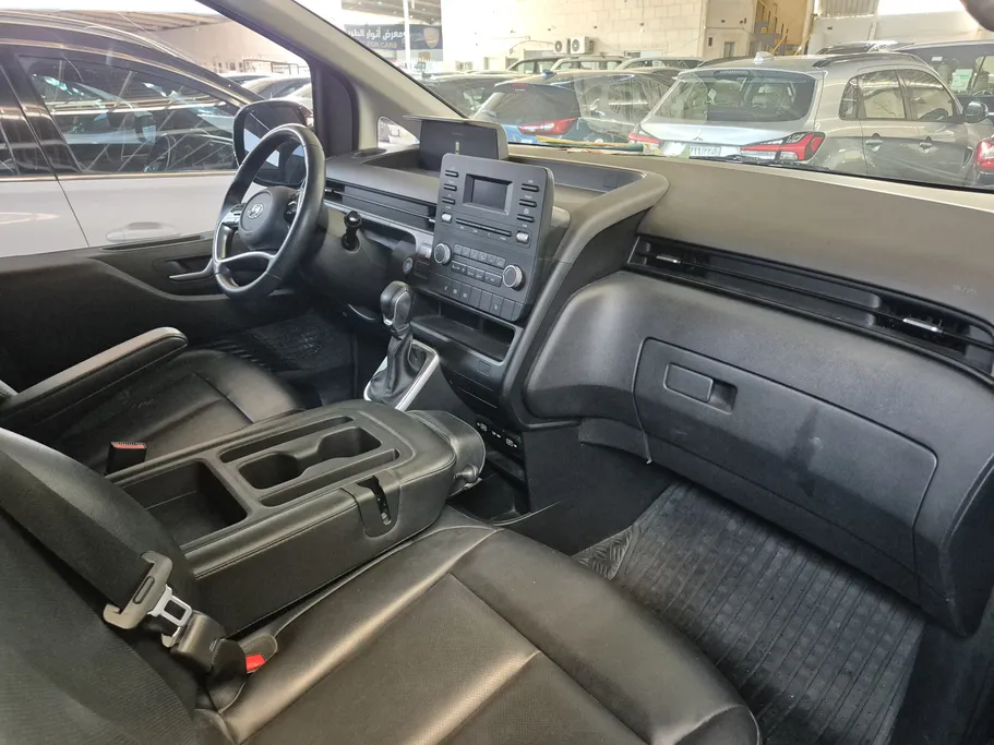 هيونداي ستاريا سمارت 11 مقاعد 2022 