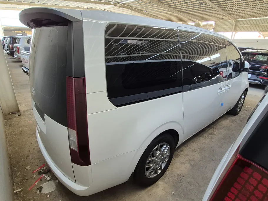 هيونداي ستاريا سمارت 11 مقاعد 2022 