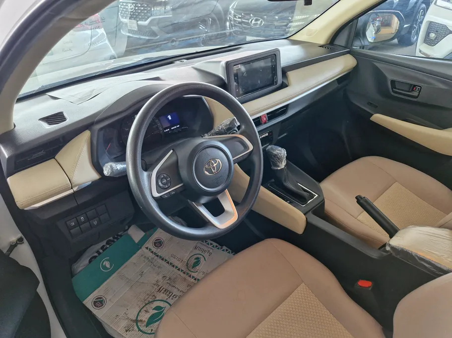 2024 Toyota Yaris  Y 