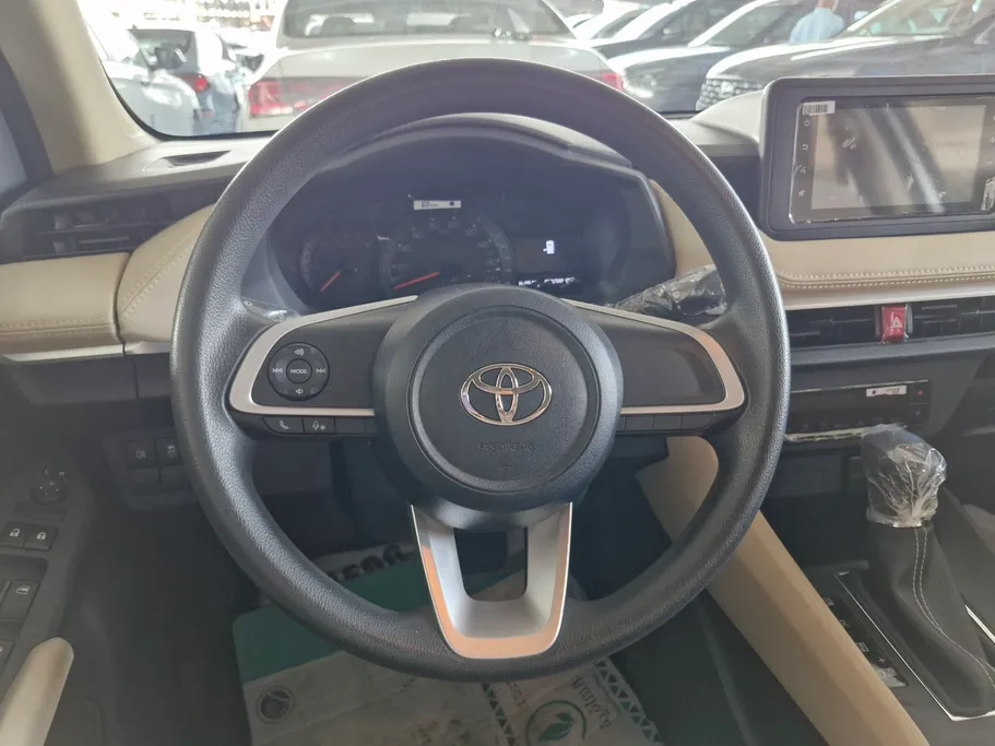 2024 Toyota Yaris  Y 