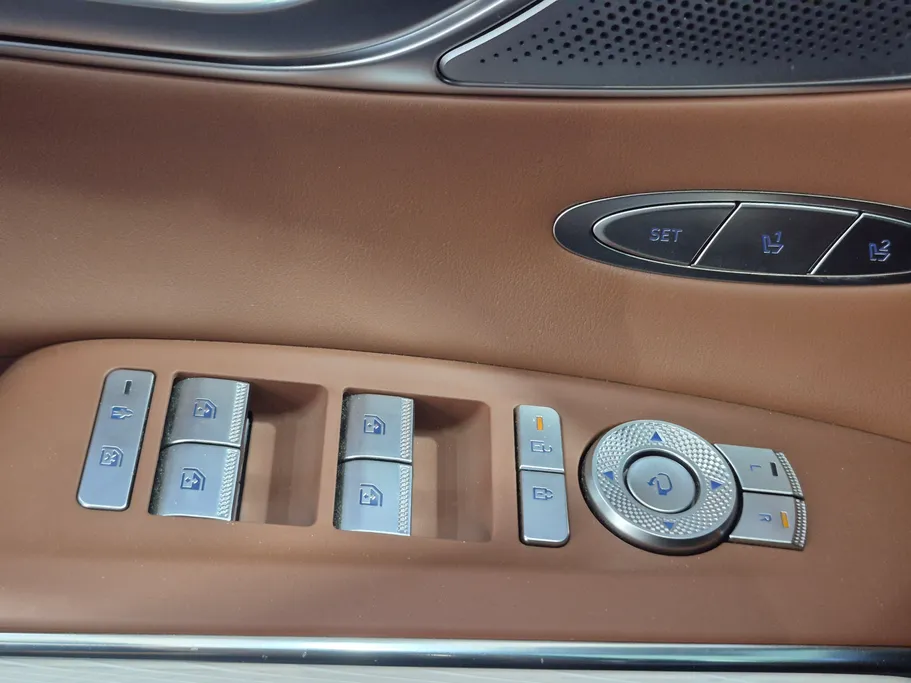 2025 Genesis GV70 Premium 