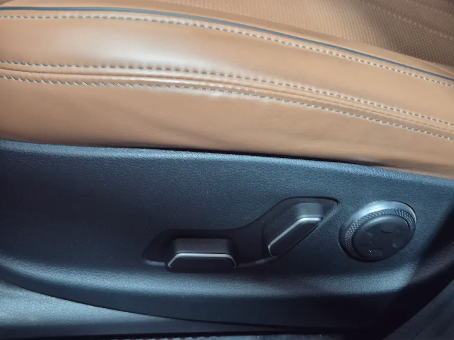 2025 Genesis GV70 Premium 