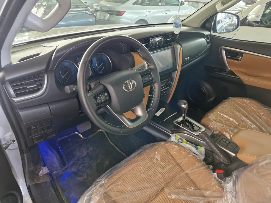 تويوتا فورتشنر VX1 2024 