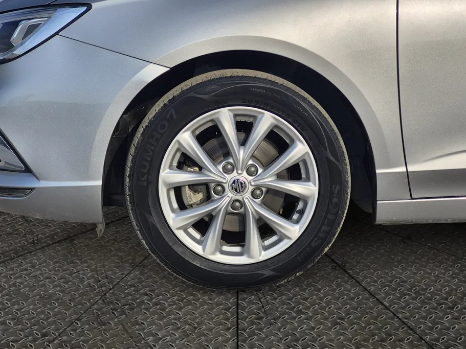 ام جي 5 STD 2023 