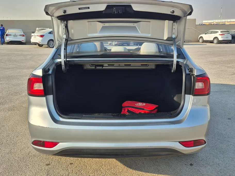 ام جي 5 STD 2023 