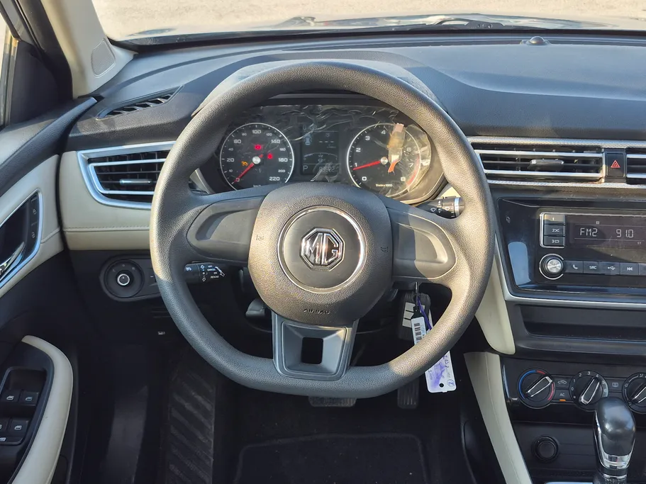 ام جي 5 STD 2023 