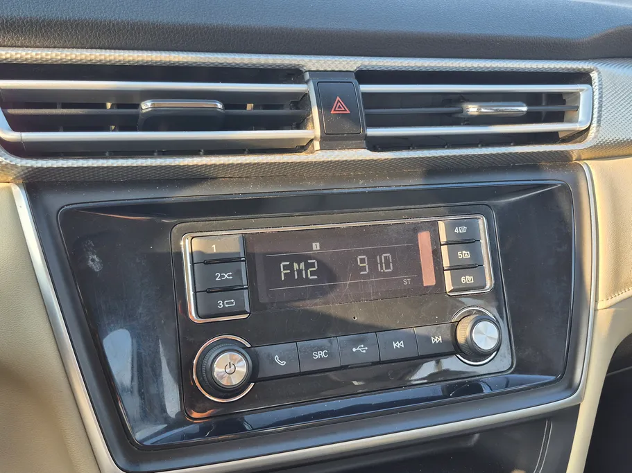 ام جي 5 STD 2023 