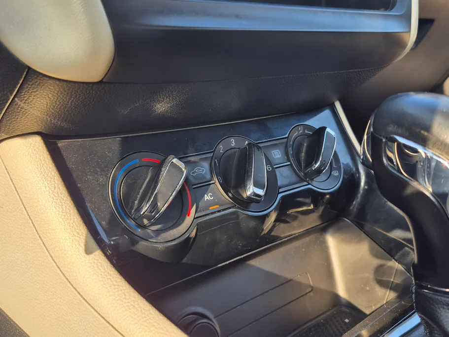 ام جي 5 STD 2023 