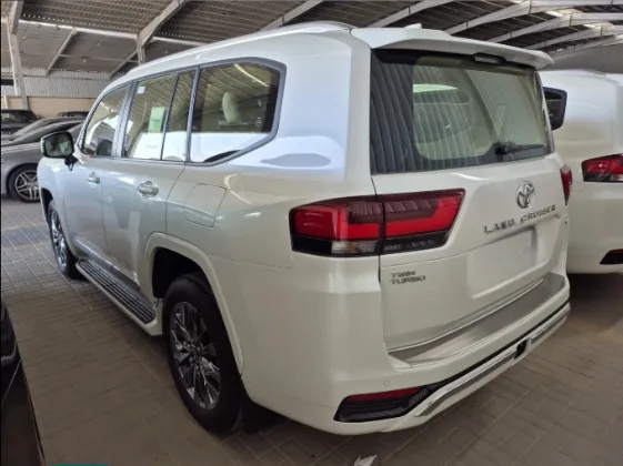 2025 Toyota Land Cruiser GXR 
