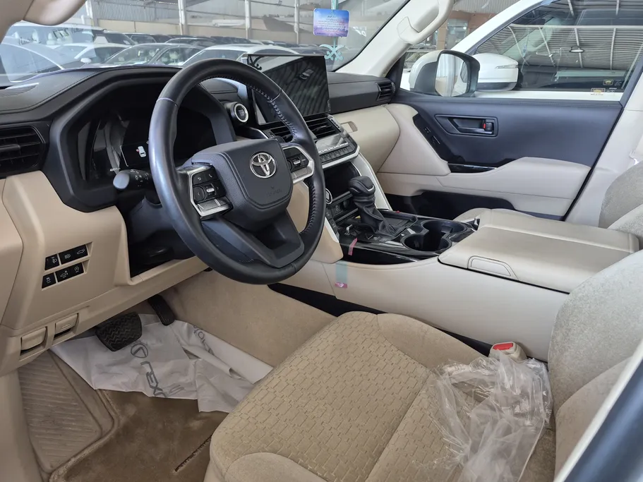 2025 Toyota Land Cruiser GXR 