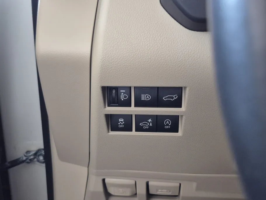 2025 Toyota Land Cruiser GXR 