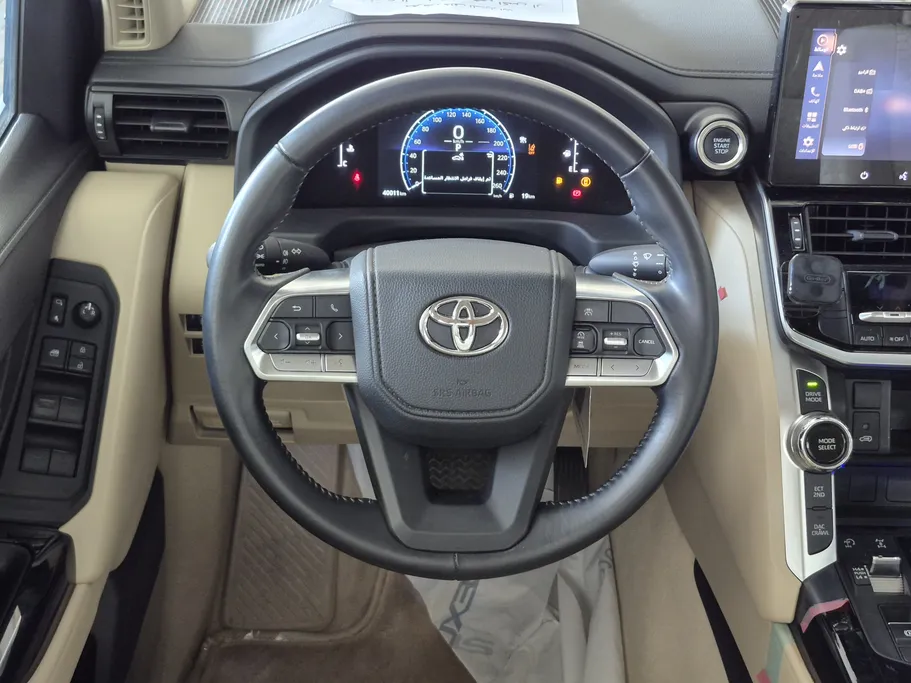 2025 Toyota Land Cruiser GXR 