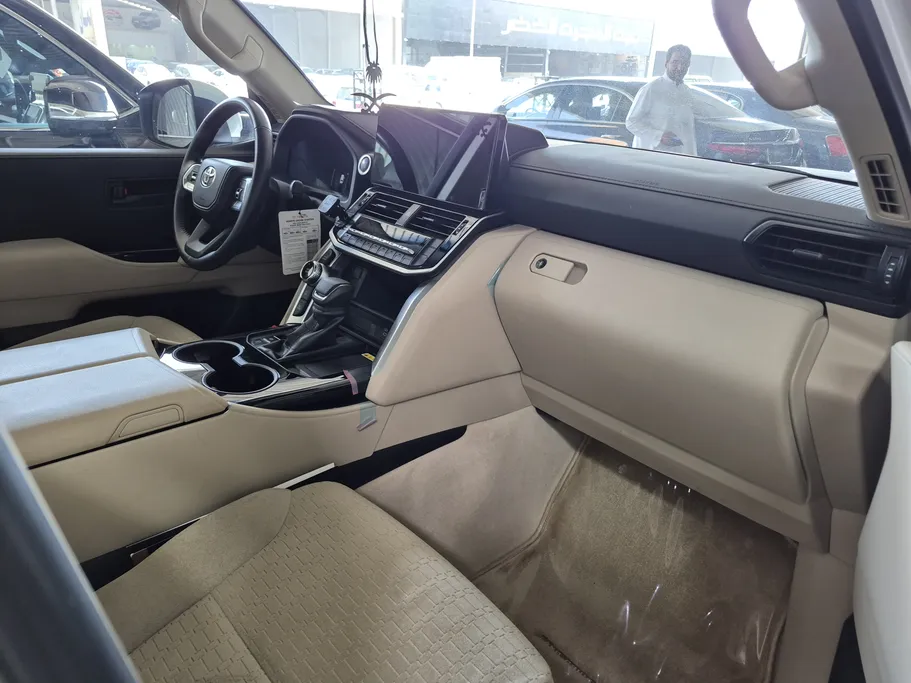 2025 Toyota Land Cruiser GXR 