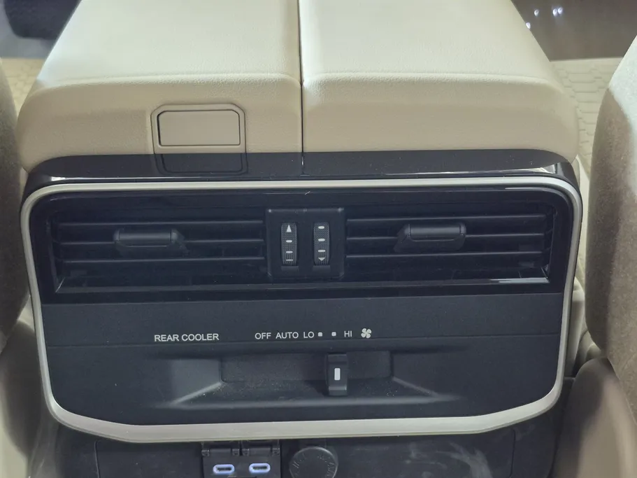 2025 Toyota Land Cruiser GXR 