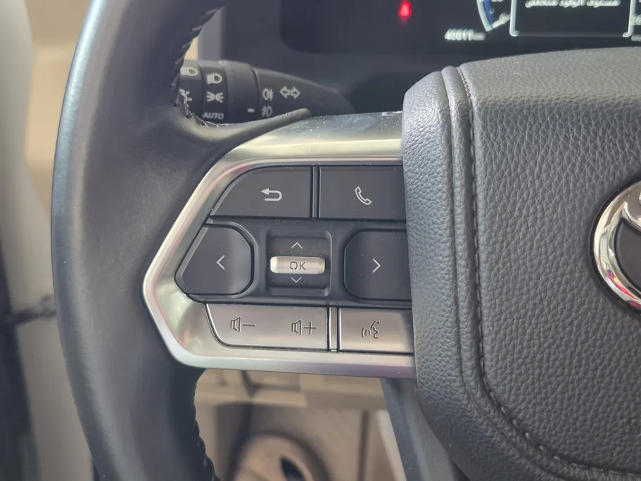 2025 Toyota Land Cruiser GXR 