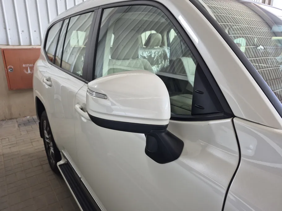 2025 Toyota Land Cruiser GXR 