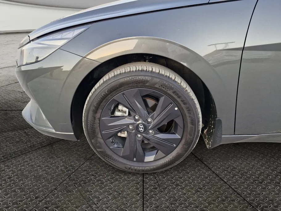 2023 Hyundai Elantra Smart 