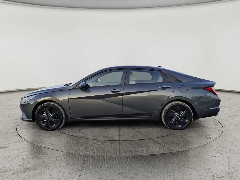 2023 Hyundai Elantra Smart 