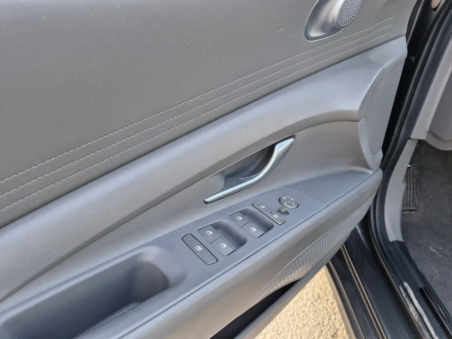 2023 Hyundai Elantra Smart 