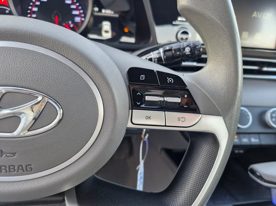 2023 Hyundai Elantra Smart 