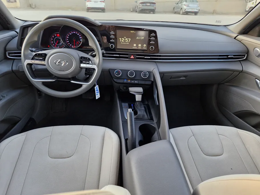 2023 Hyundai Elantra Smart 