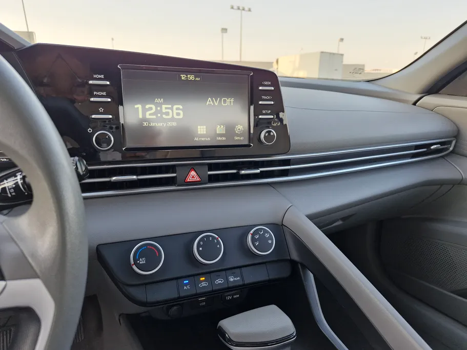 2023 Hyundai Elantra Smart 