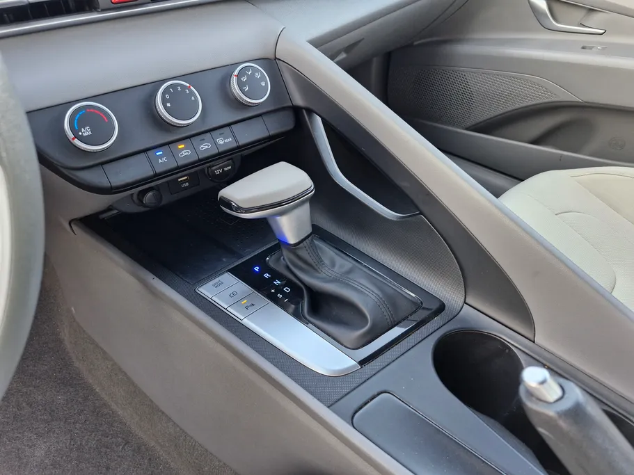 2023 Hyundai Elantra Smart 