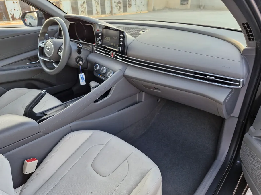 2023 Hyundai Elantra Smart 