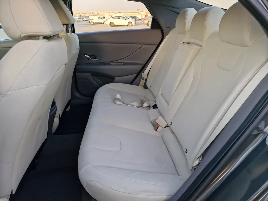 2023 Hyundai Elantra Smart 