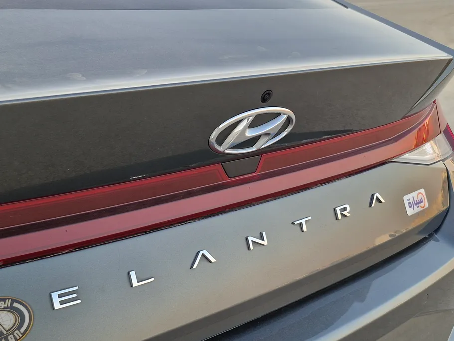 2023 Hyundai Elantra Smart 