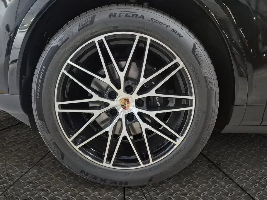 2025 Porsche Cayenne Coupe 