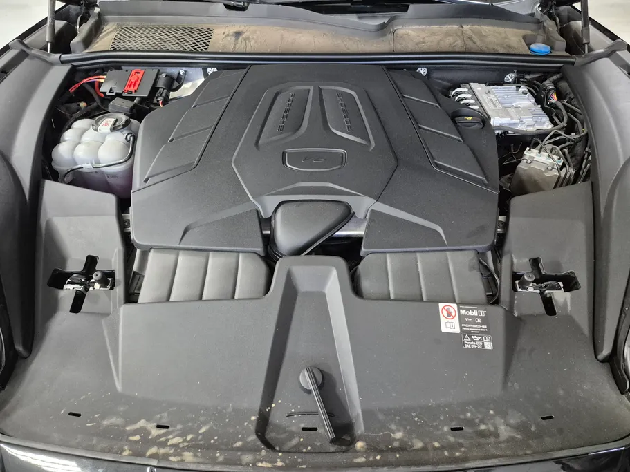 2025 Porsche Cayenne Coupe 