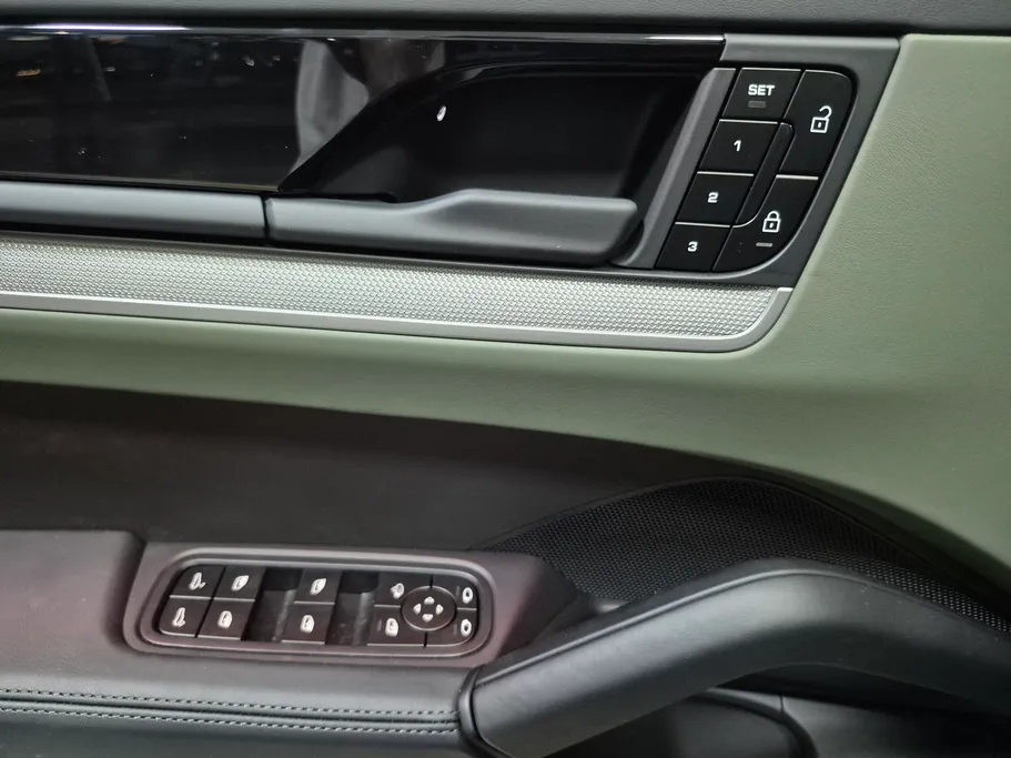 2025 Porsche Cayenne Coupe 